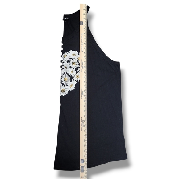 Torrid Plus Size 4, Black Daisy Heart O-Ring Goddess Tank - Picture 5 of 6